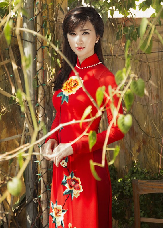 Kim Tuyen dep diu dang voi ao dai mung ngay 30/4-Hinh-7